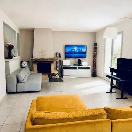 Elegant 4-5 Bedrooms Walk To Palais & Beaches
